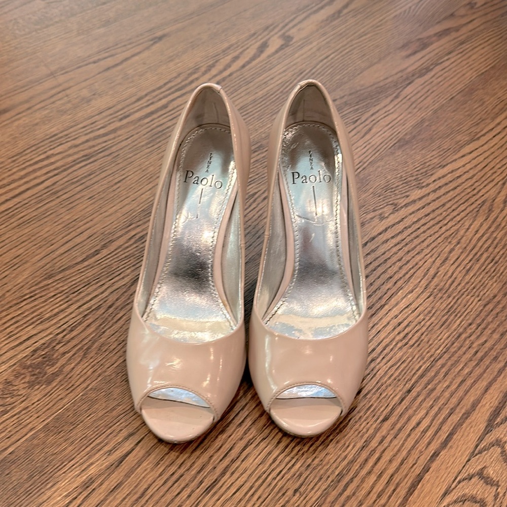 Linea Paolo 4” Heel Pumps with peep-toe in ballet pink patent leather, size 9M
